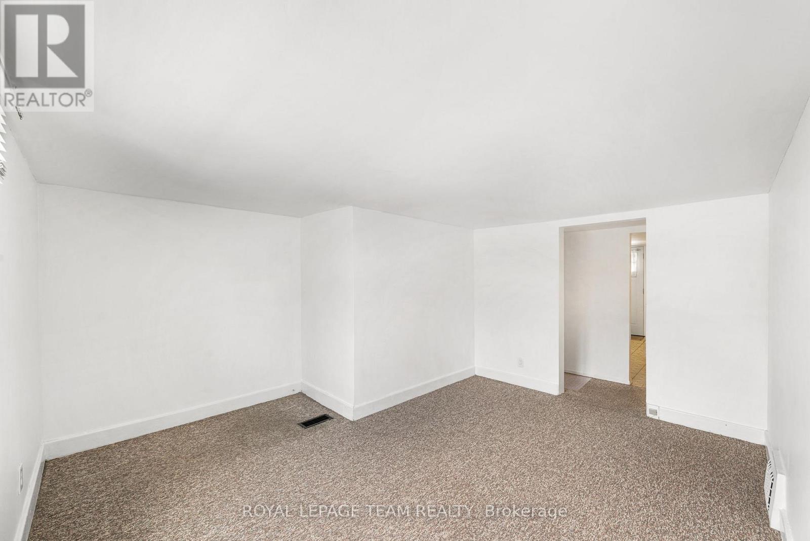 163 Genest Street, Ottawa, Ontario  K1L 7Y8 - Photo 10 - X12970048