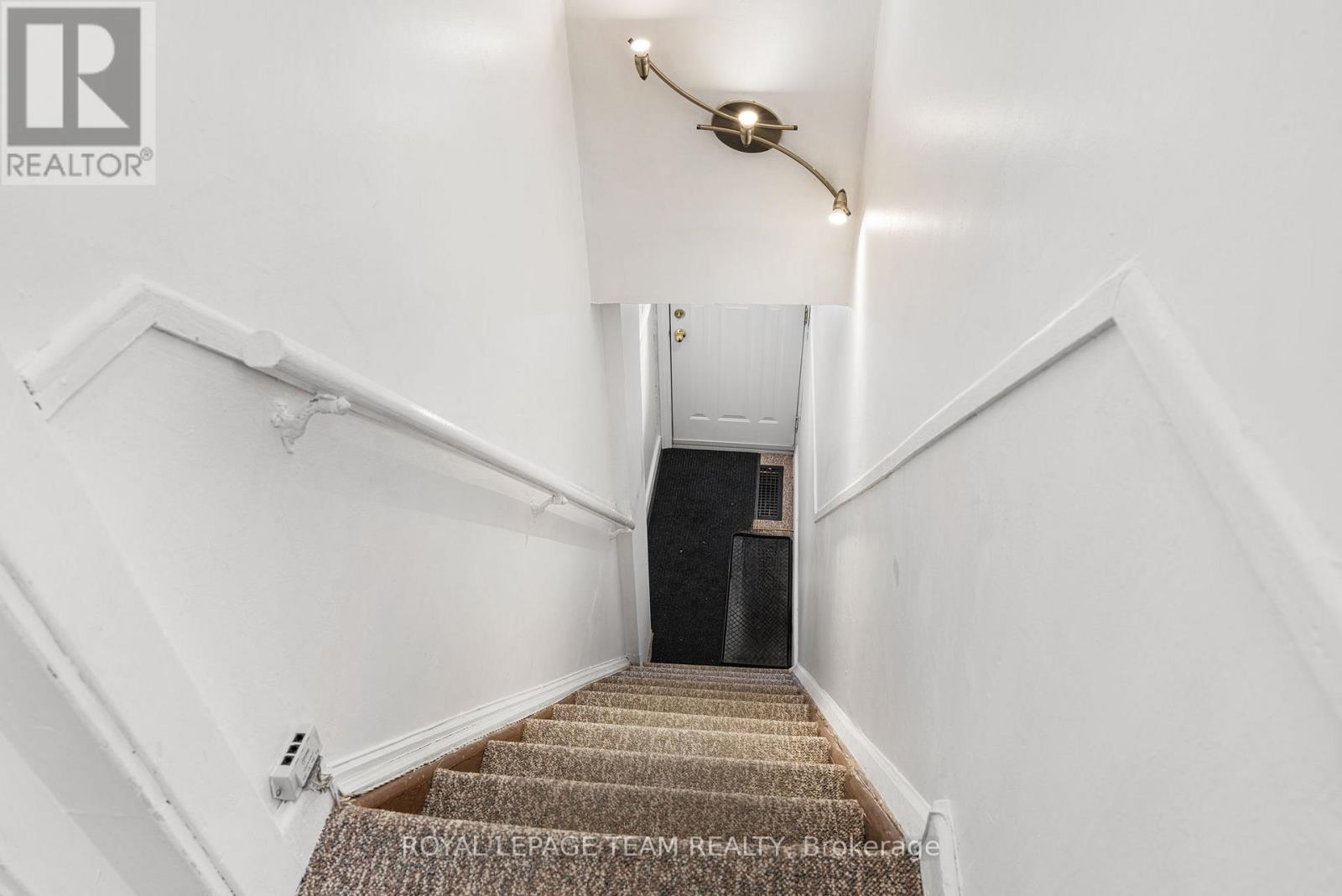 163 Genest Street, Ottawa, Ontario  K1L 7Y8 - Photo 3 - X12970048