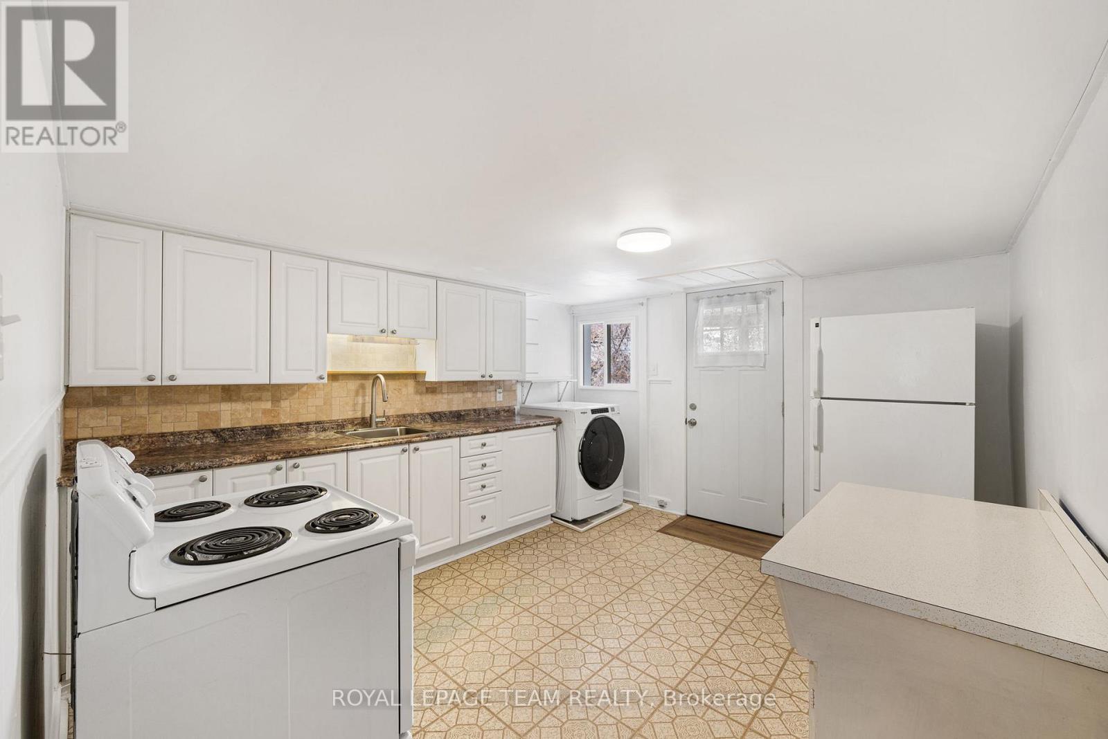 163 Genest Street, Ottawa, Ontario  K1L 7Y8 - Photo 6 - X12970048