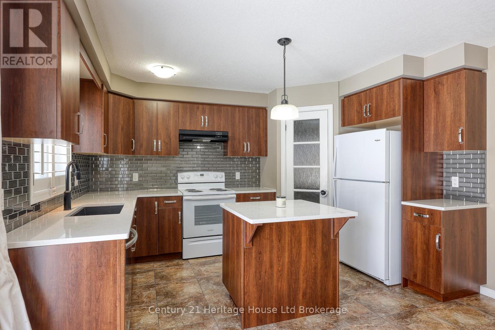 427 Champlain Avenue, Woodstock, Ontario  N4V 0B3 - Photo 11 - X12827446