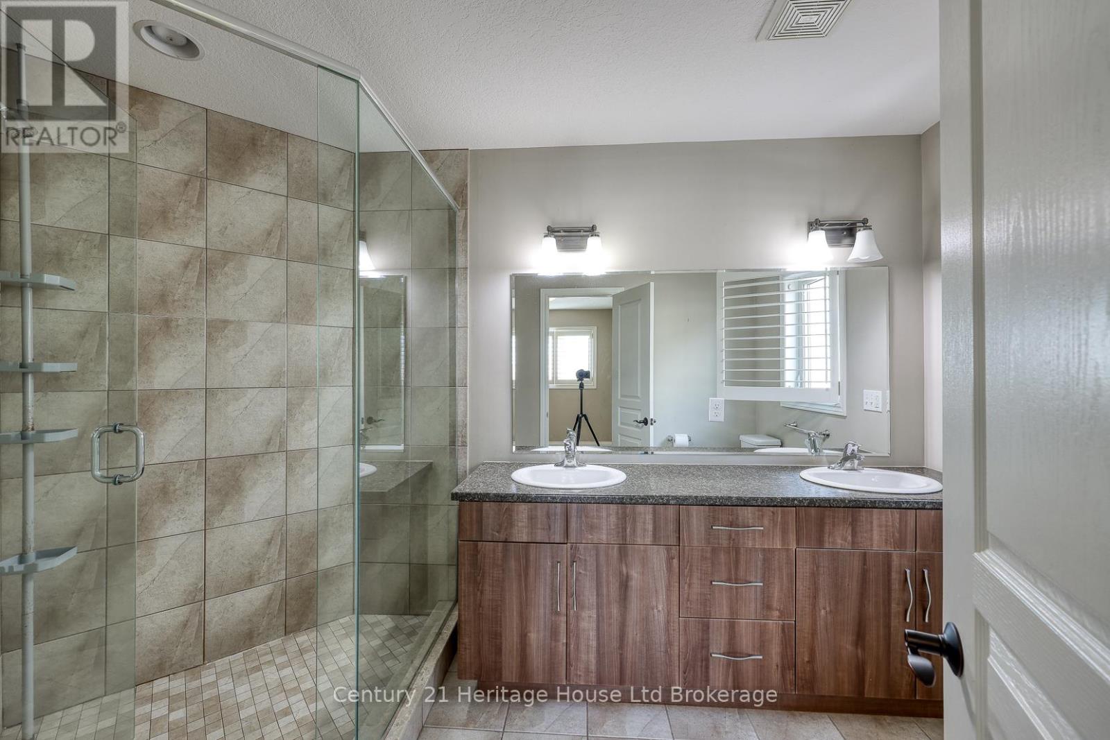 427 Champlain Avenue, Woodstock, Ontario  N4V 0B3 - Photo 24 - X12827446