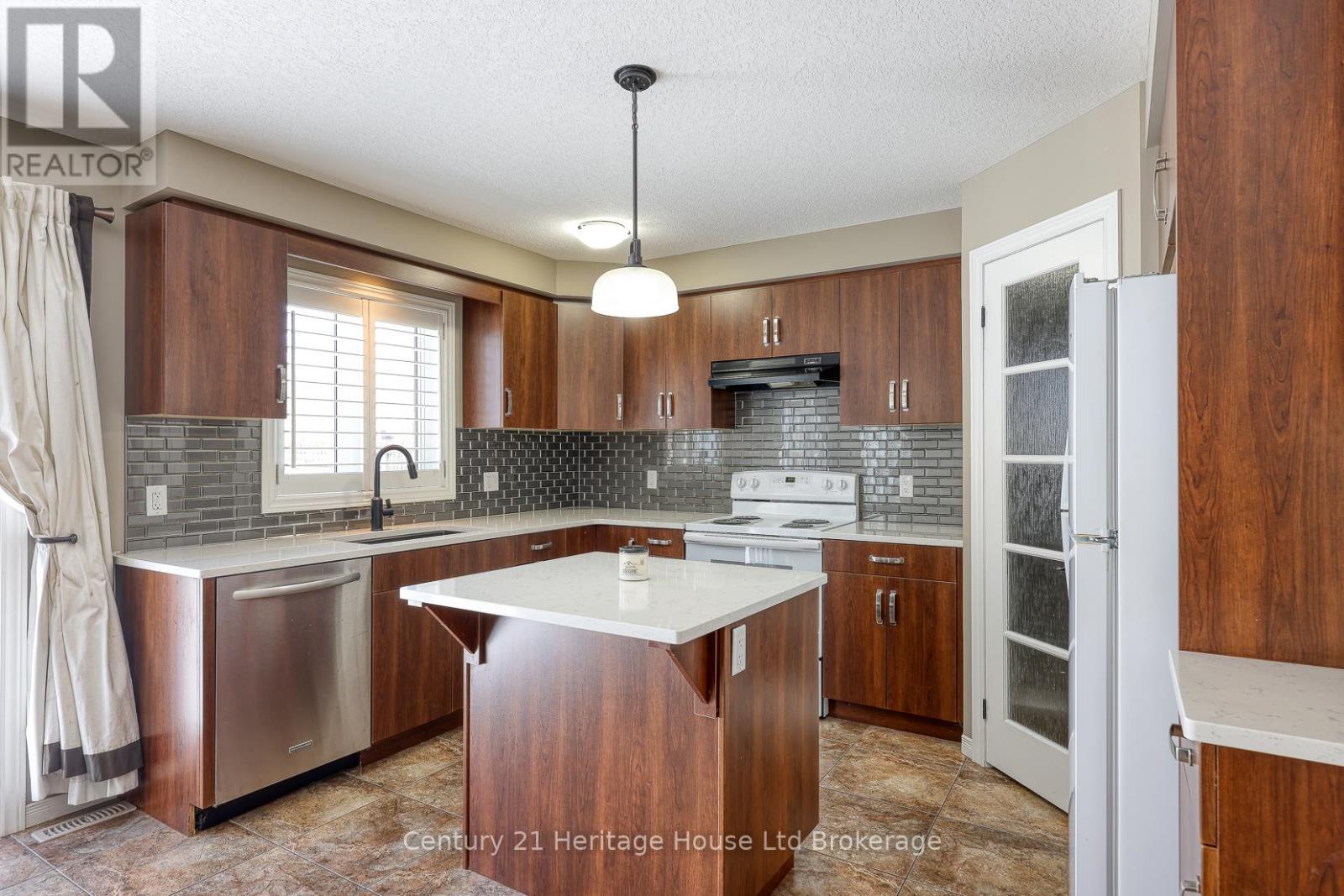 427 Champlain Avenue, Woodstock, Ontario  N4V 0B3 - Photo 12 - X12827446