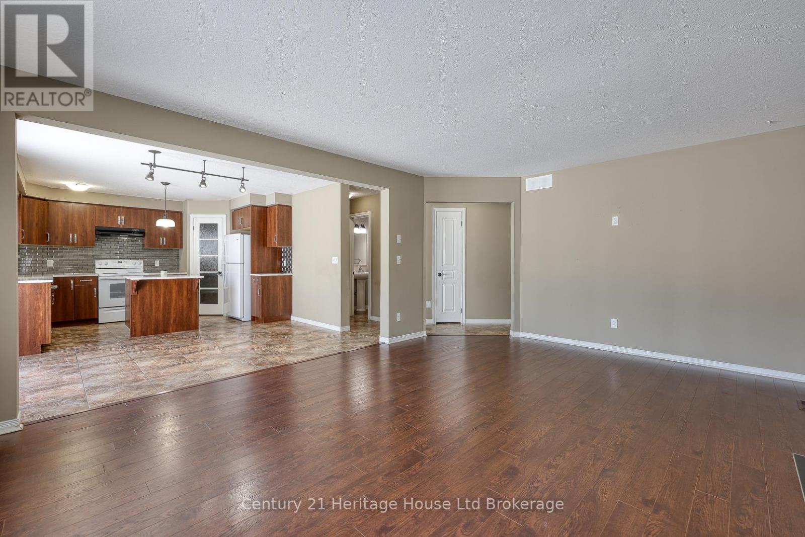 427 Champlain Avenue, Woodstock, Ontario  N4V 0B3 - Photo 8 - X12827446