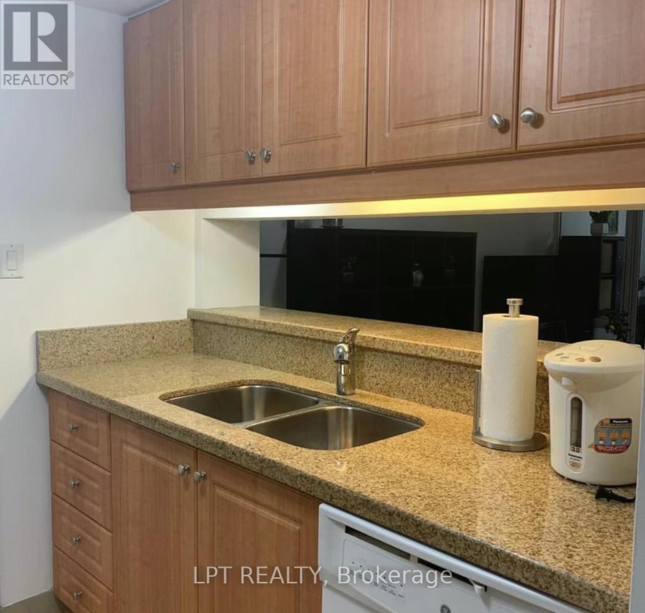 306 - 717 Bay Street, Toronto, Ontario  M5G 2J9 - Photo 2 - C12969760