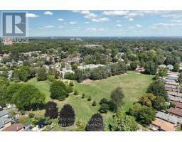 18 DARLINGSIDE DRIVE, Toronto, Ontario