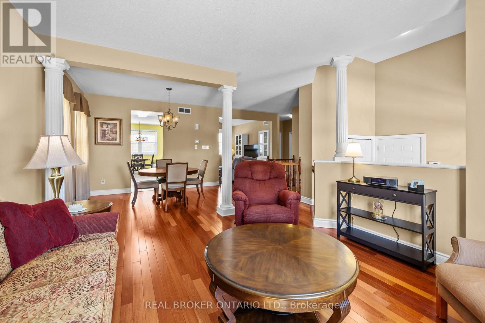 204 Hillpark High Street, Ottawa, Ontario  K1W 0B5 - Photo 3 - X12938110