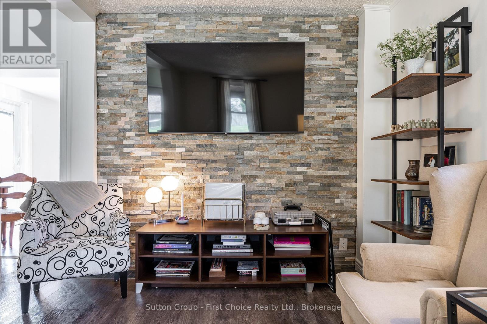 60 Jones Street, Stratford, Ontario N5A 6G7 - Photo 9 - X12970100