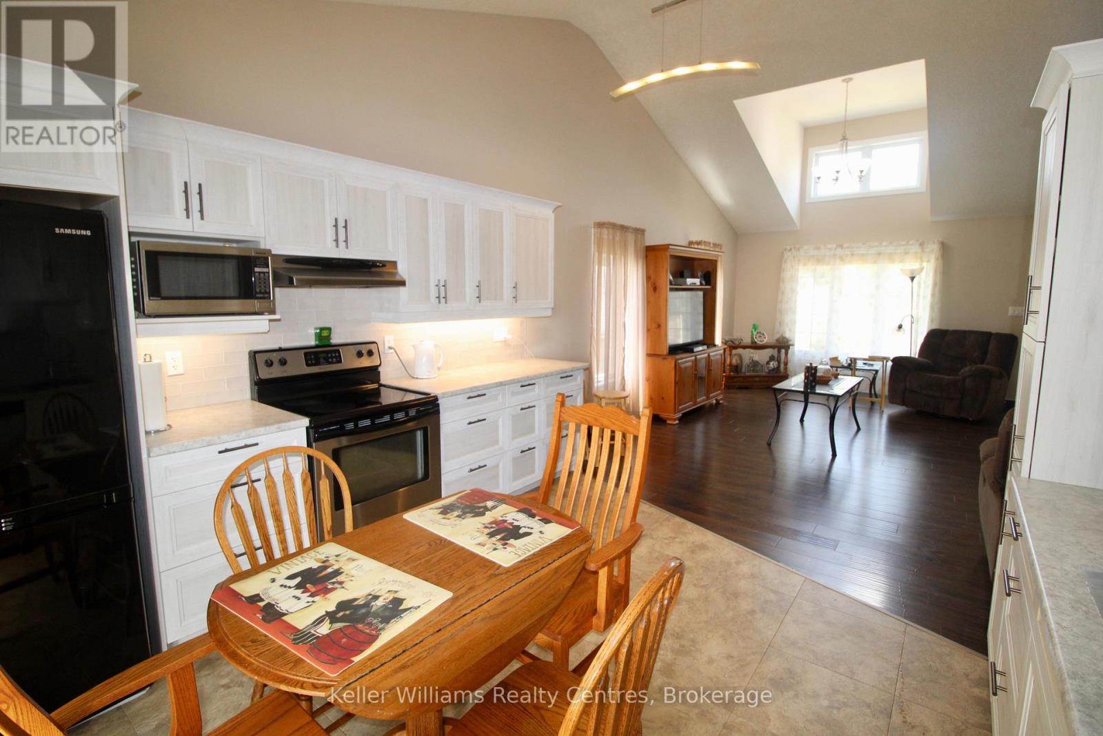 275 South Street E, West Grey, Ontario N0G 2V0 - Photo 12 - X12970112