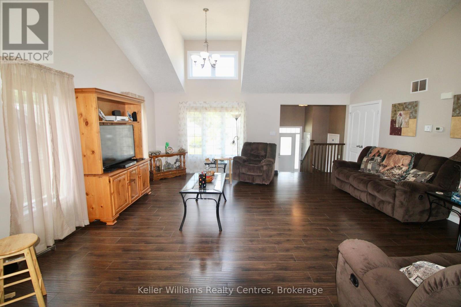 275 South Street E, West Grey, Ontario N0G 2V0 - Photo 5 - X12970112