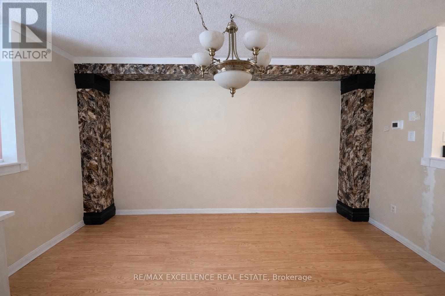 33 Lacebark Court, Brampton, Ontario  L6R 3M7 - Photo 4 - W12956656