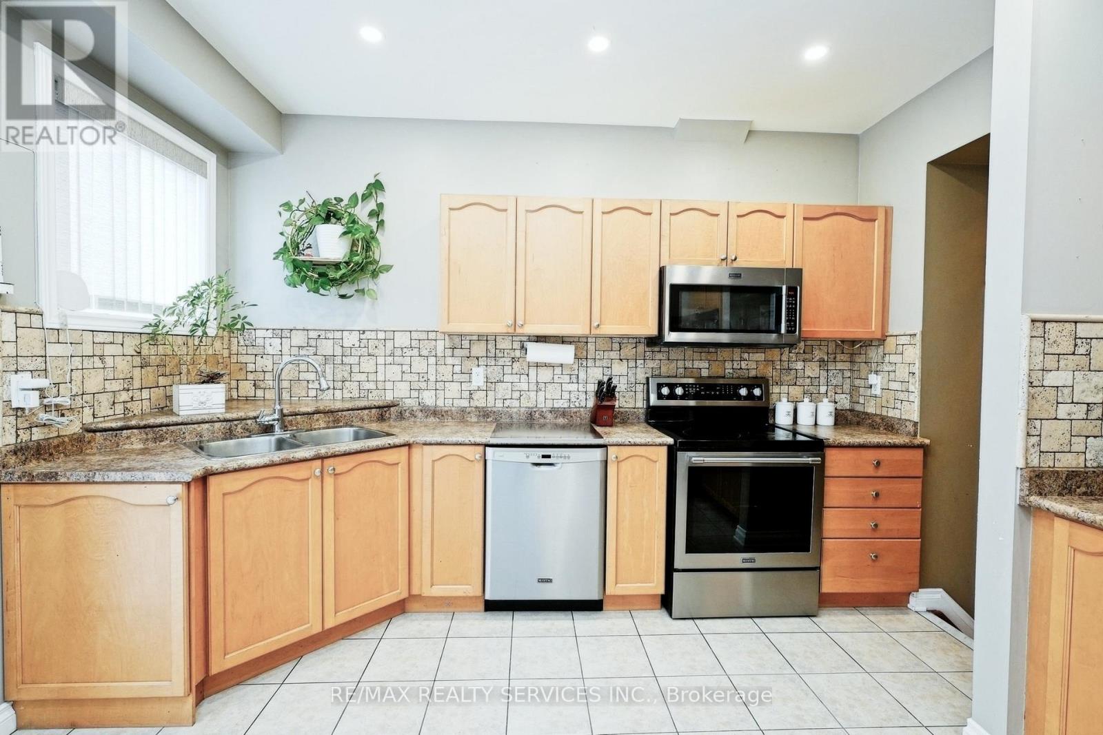 32 Ashdale Road, Brampton, Ontario  L6Y 5M7 - Photo 15 - W12955484