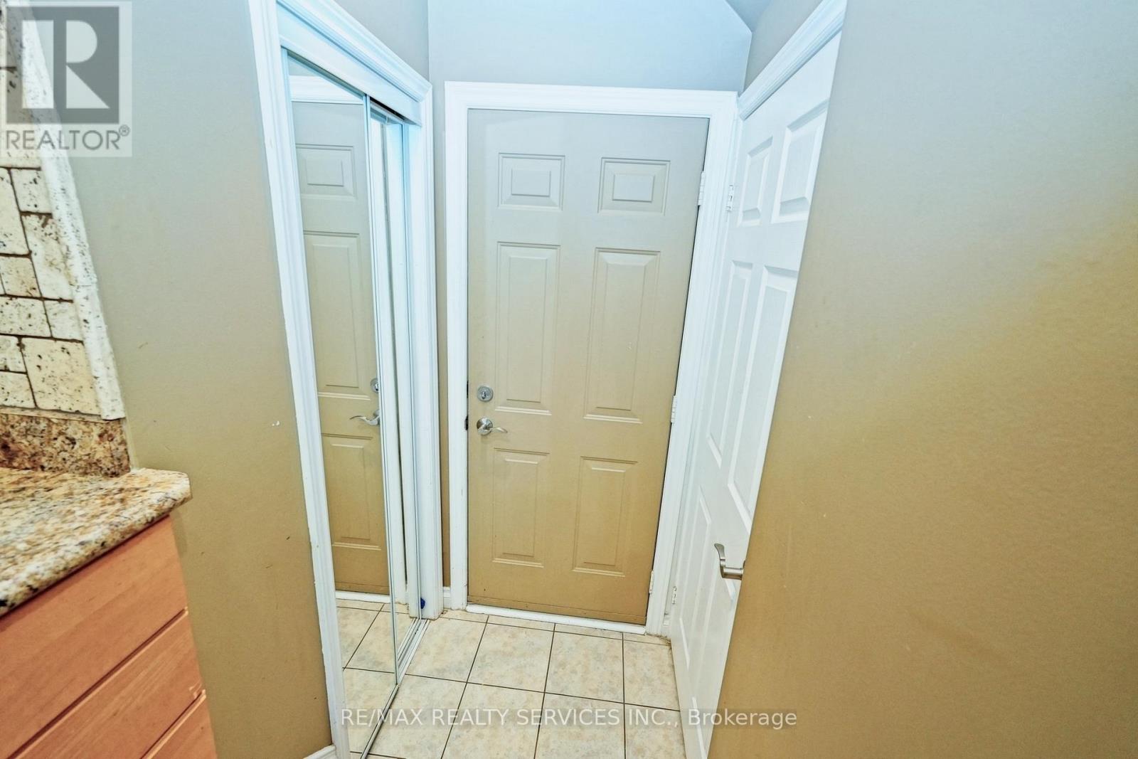 32 Ashdale Road, Brampton, Ontario  L6Y 5M7 - Photo 33 - W12955484