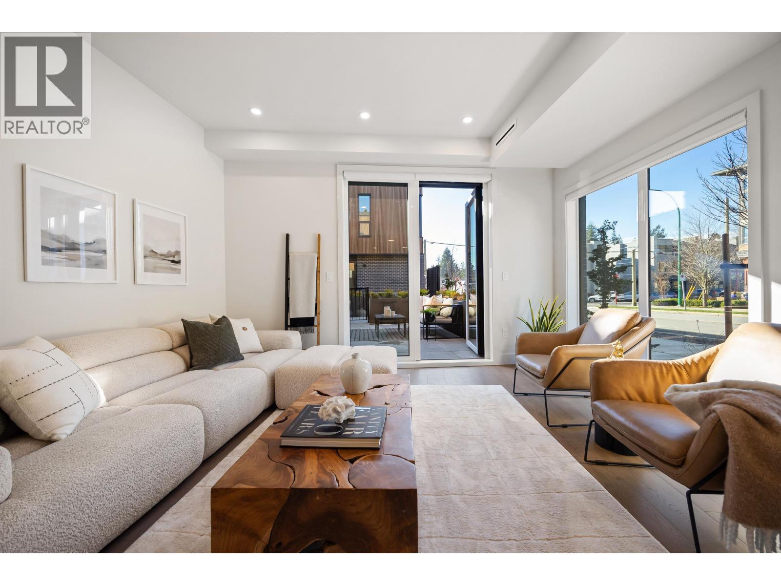 3218 Canfield Crescent, North Vancouver, British Columbia  V0V 0V0 - Photo 2 - R3108306