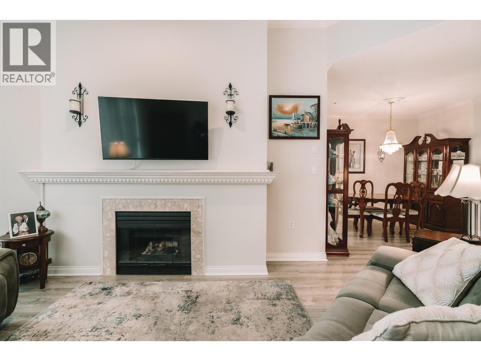 402 2995 Princess Crescent, Coquitlam, British Columbia  V3B 7N1 - Photo 2 - R3108307