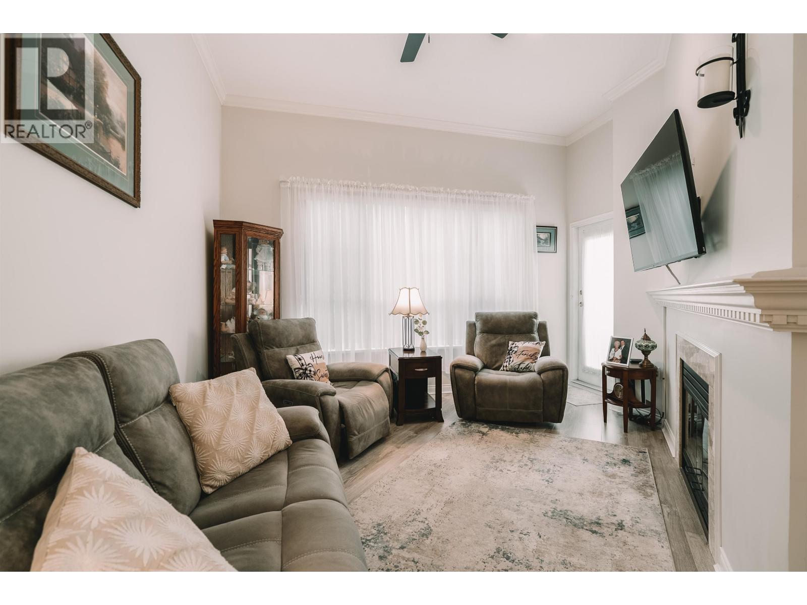 402 2995 Princess Crescent, Coquitlam, British Columbia  V3B 7N1 - Photo 3 - R3108307