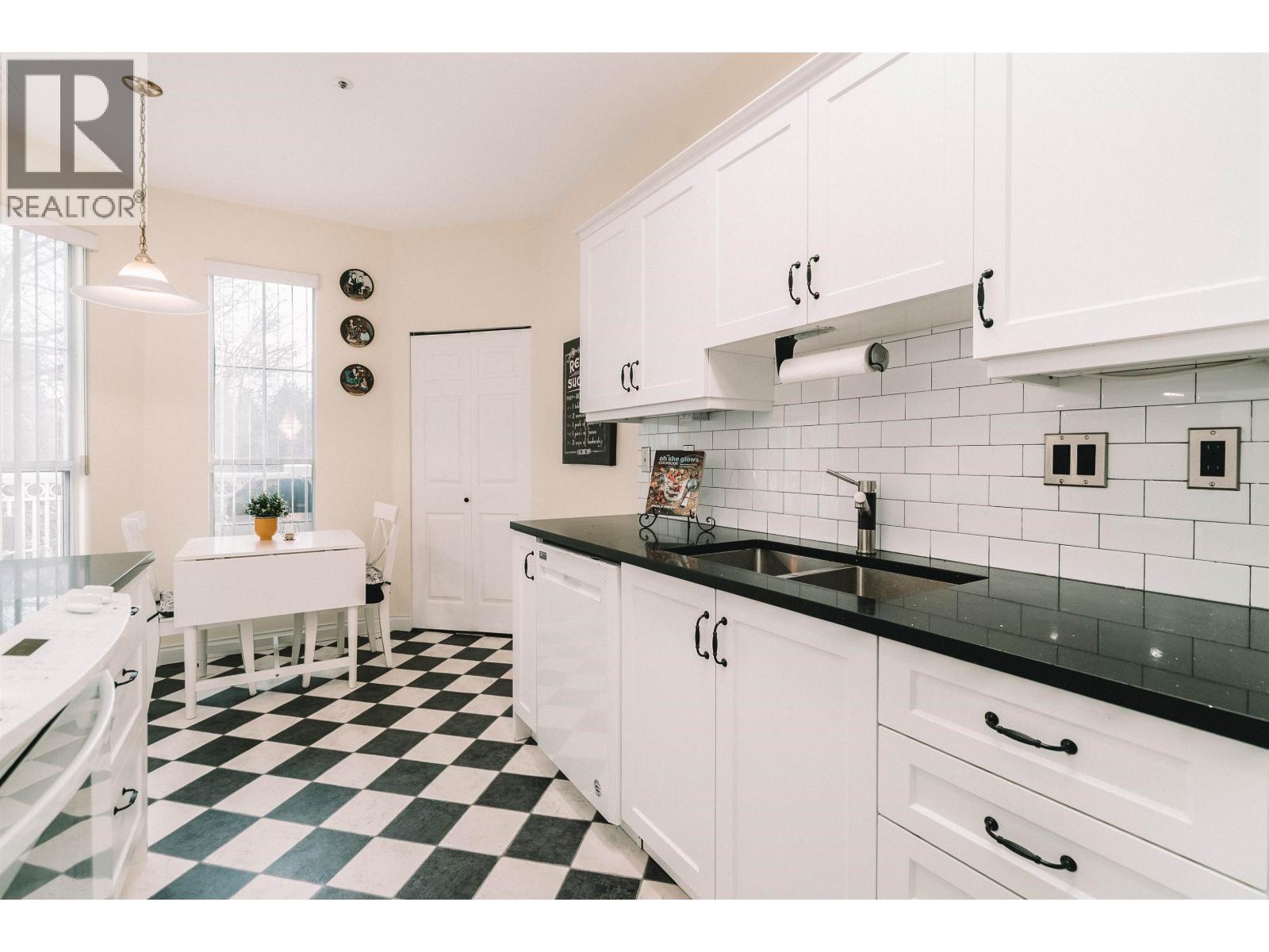 402 2995 Princess Crescent, Coquitlam, British Columbia  V3B 7N1 - Photo 8 - R3108307