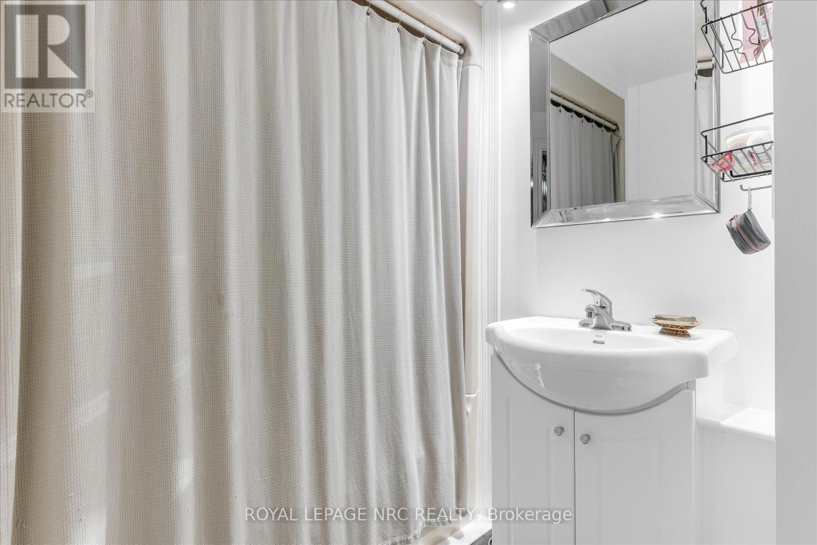 16 Mcdonald Avenue, Thorold, Ontario  L2V 3E6 - Photo 24 - X12970058