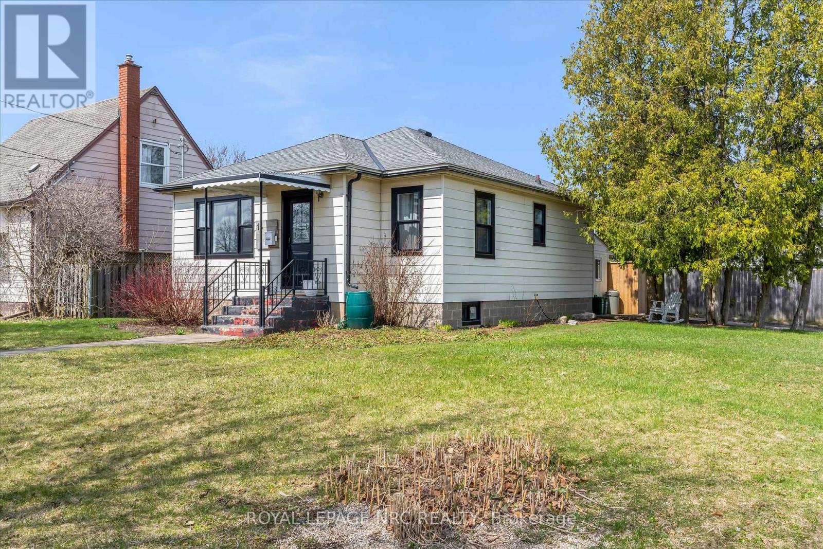 16 Mcdonald Avenue, Thorold, Ontario  L2V 3E6 - Photo 3 - X12970058