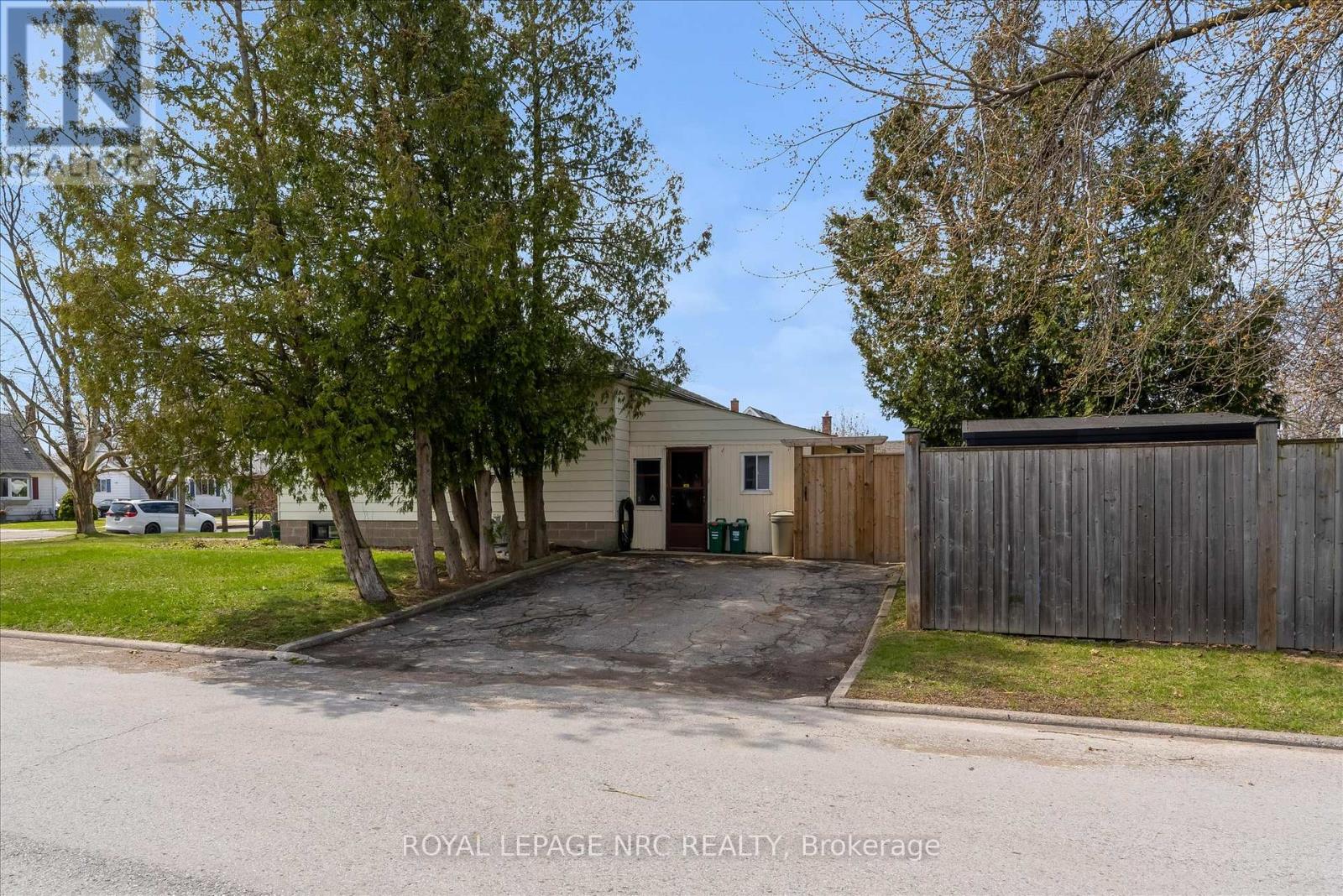 16 Mcdonald Avenue, Thorold, Ontario  L2V 3E6 - Photo 4 - X12970058