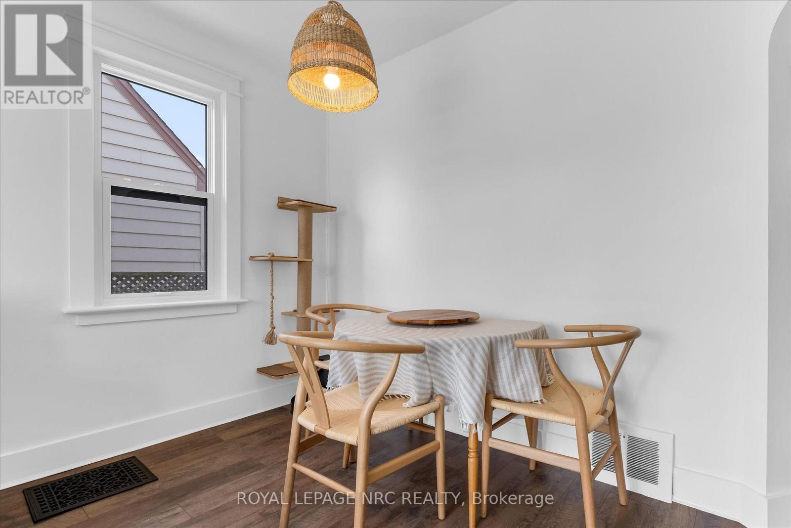 16 Mcdonald Avenue, Thorold, Ontario  L2V 3E6 - Photo 9 - X12970058