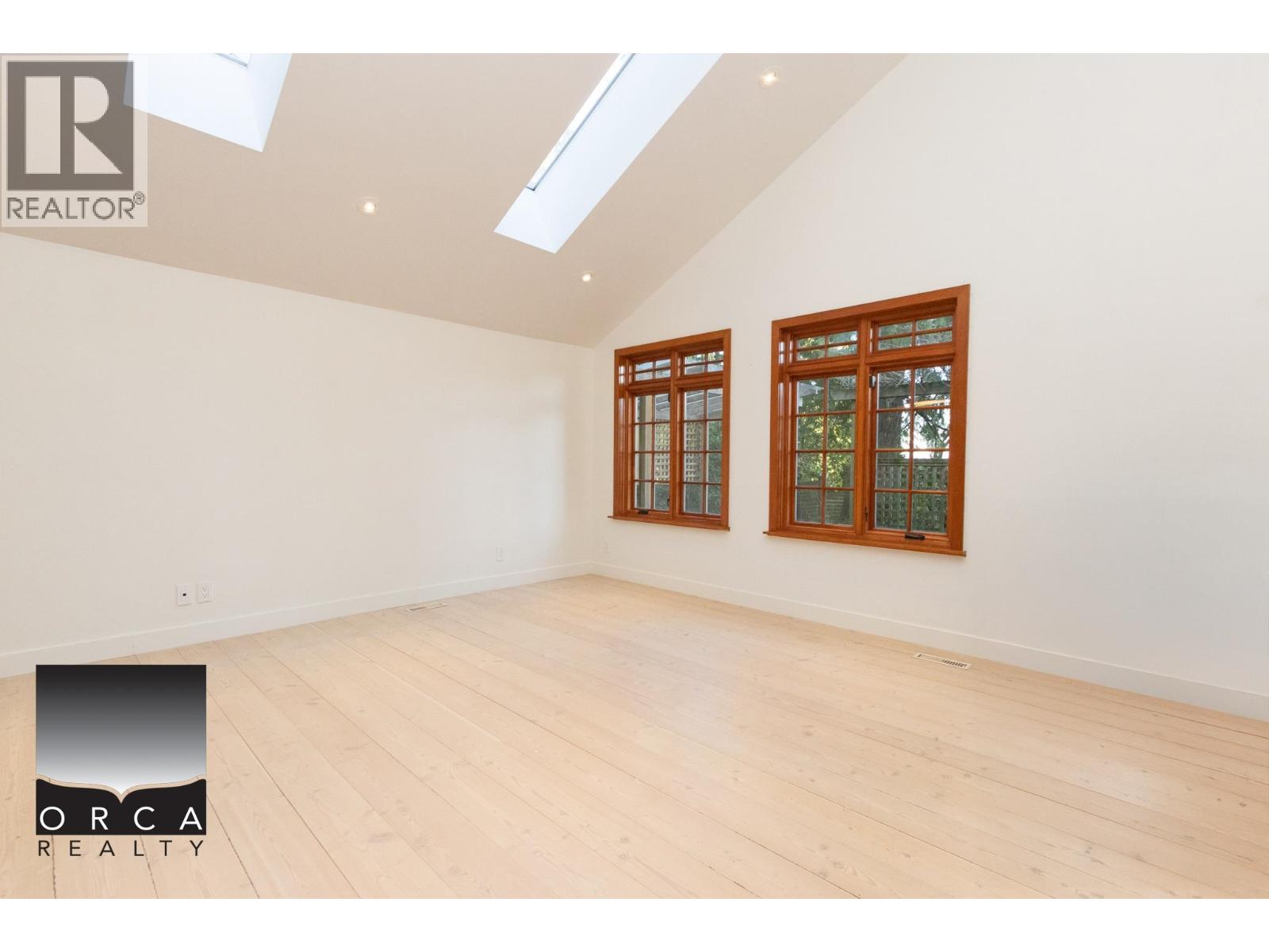 466 Brand Street, North Vancouver, British Columbia  V7N 1G1 - Photo 3 - R3108274