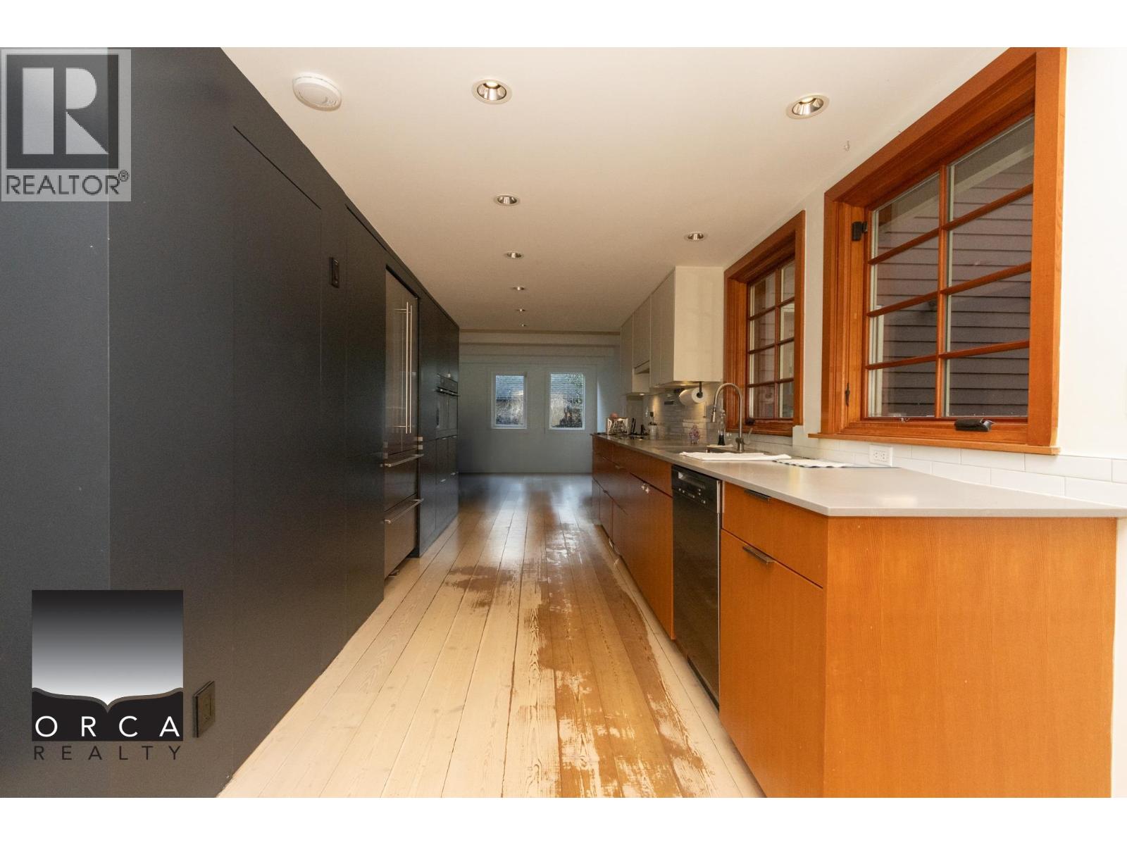 466 Brand Street, North Vancouver, British Columbia  V7N 1G1 - Photo 4 - R3108274