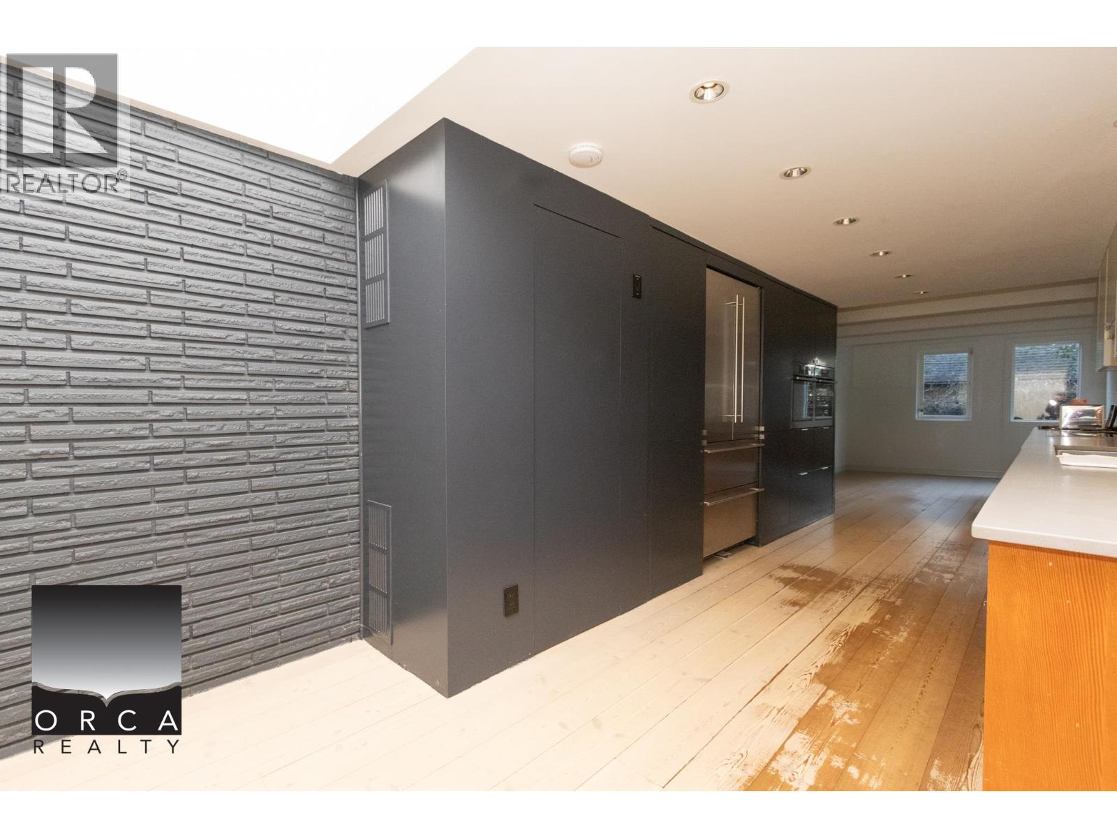 466 Brand Street, North Vancouver, British Columbia  V7N 1G1 - Photo 6 - R3108274