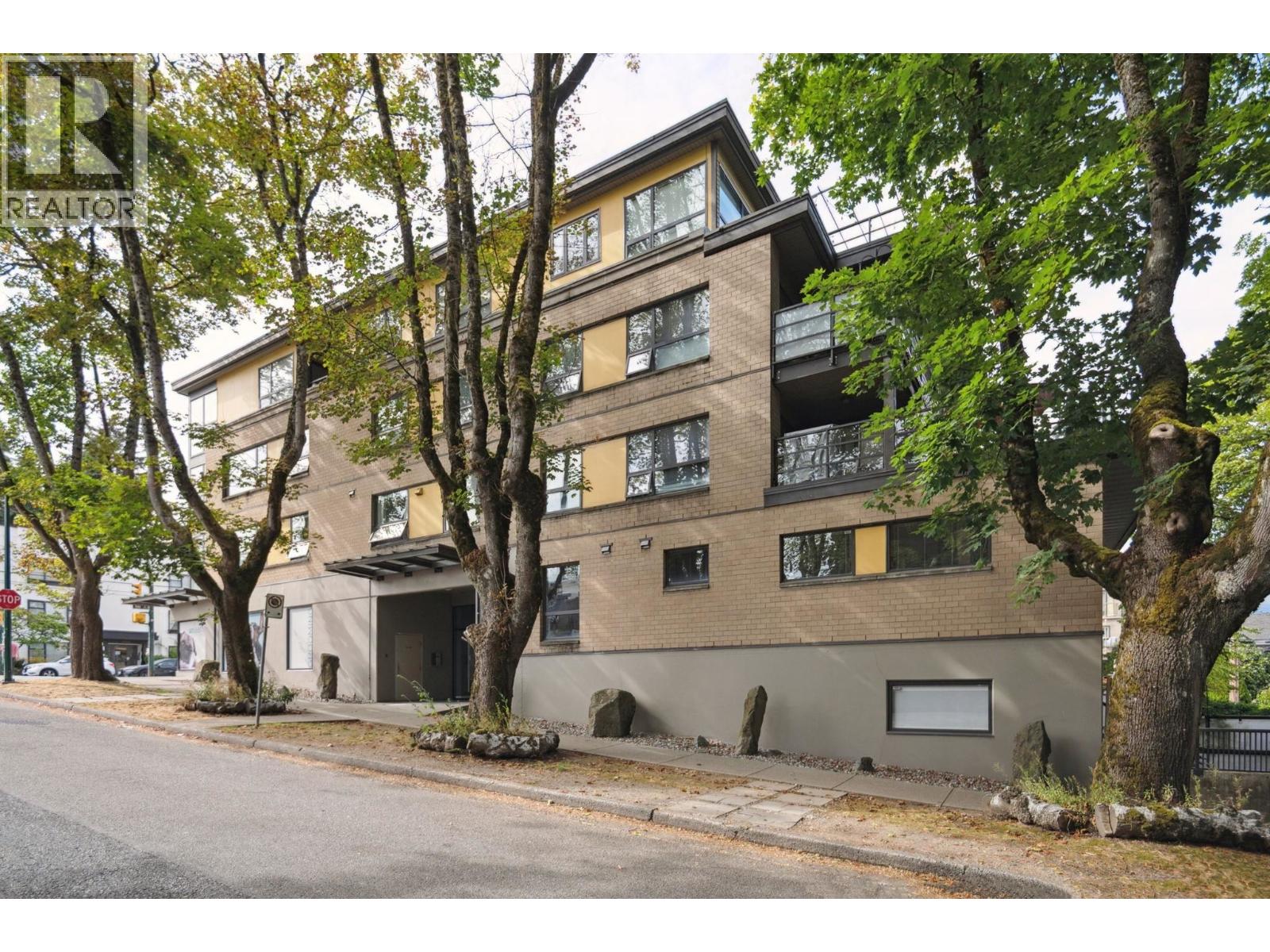 305 997 W 22 Avenue, Vancouver, British Columbia V5V 2A2 - Photo 1 - R3108276