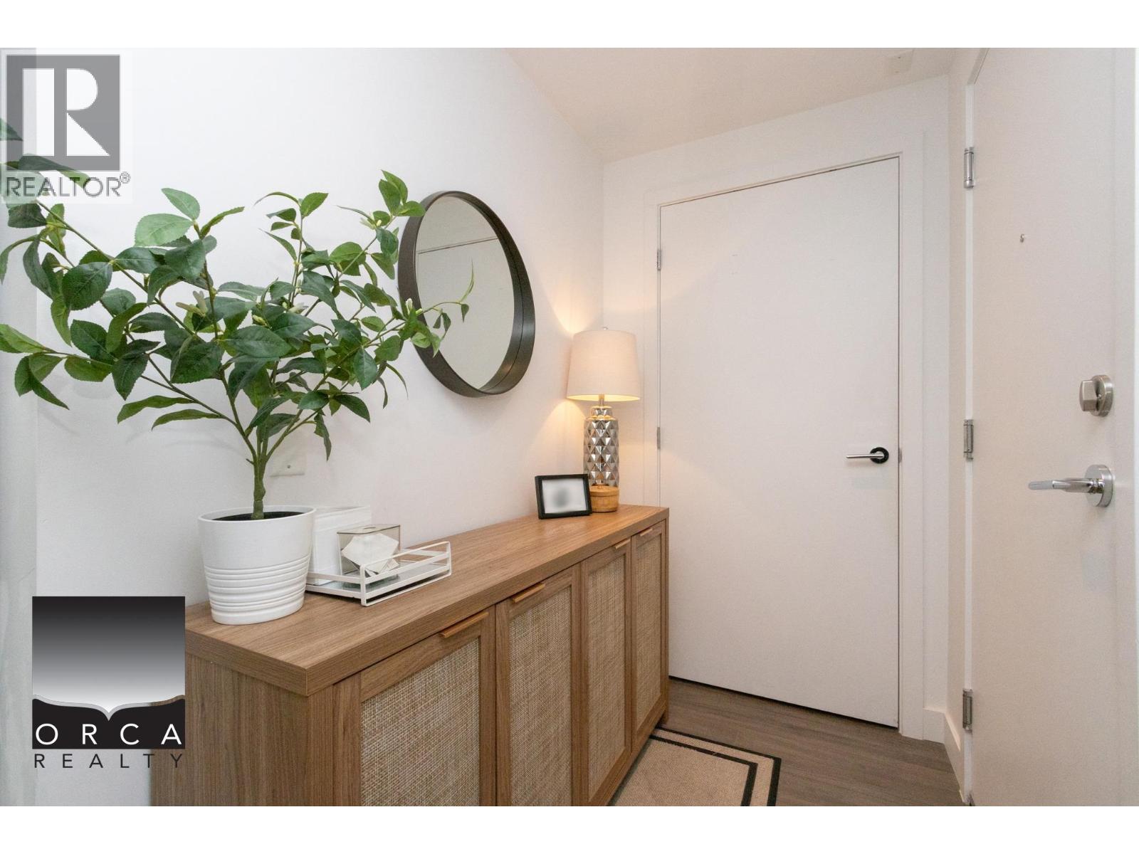 404 733 3rd Street, North Vancouver, British Columbia V7L 1G8 - Photo 2 - R3108293