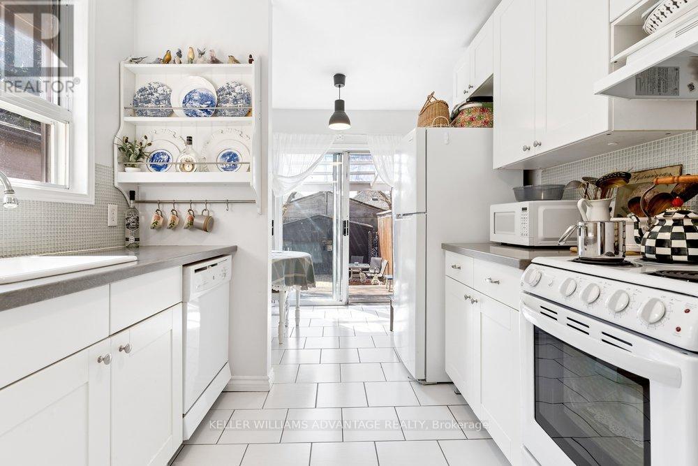 186 Cedric Avenue, Toronto, Ontario  M6C 3X8 - Photo 17 - C12969968