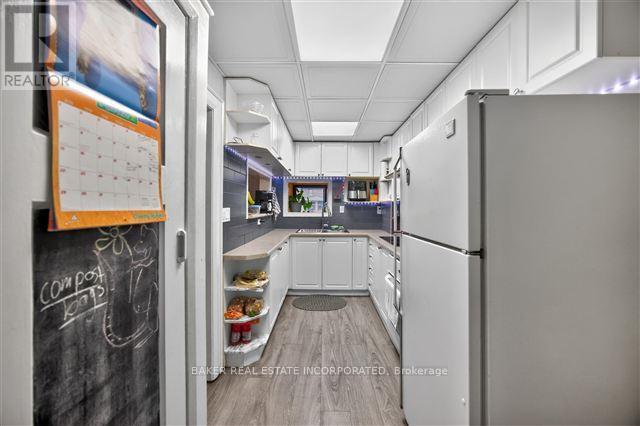 1867 Dufferin Street, Toronto, Ontario  M6E 3P5 - Photo 13 - C12969986