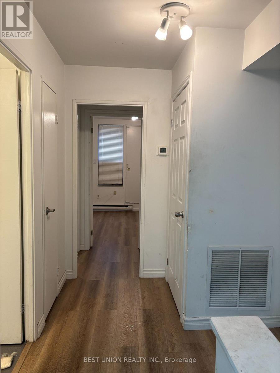 Upper Unit - 422 Queen St W Street, Toronto, Ontario  M8V 2A7 - Photo 5 - C12970040