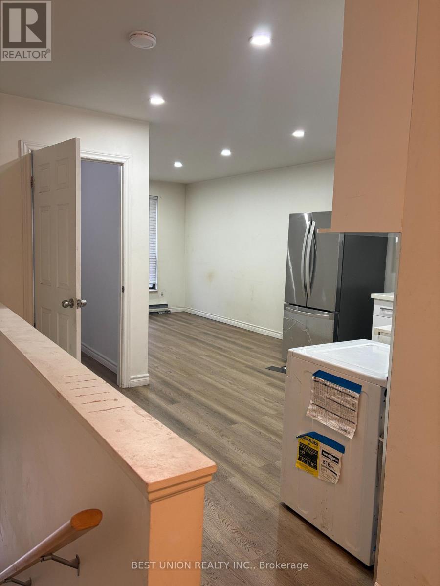 Upper Unit - 422 Queen St W Street, Toronto, Ontario  M8V 2A7 - Photo 6 - C12970040