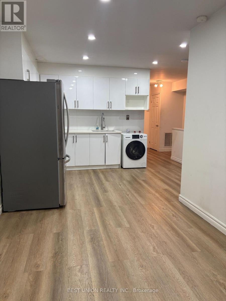 Upper Unit - 422 Queen St W Street, Toronto, Ontario  M8V 2A7 - Photo 7 - C12970040