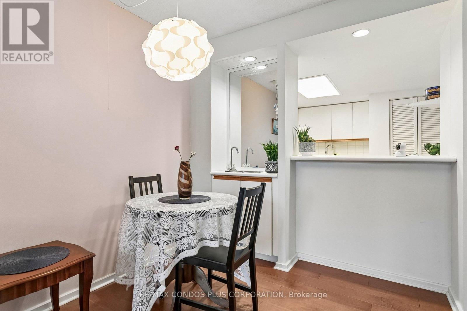 204 - 15 Maitland Place, Toronto, Ontario  M4Y 2X3 - Photo 7 - C12970062