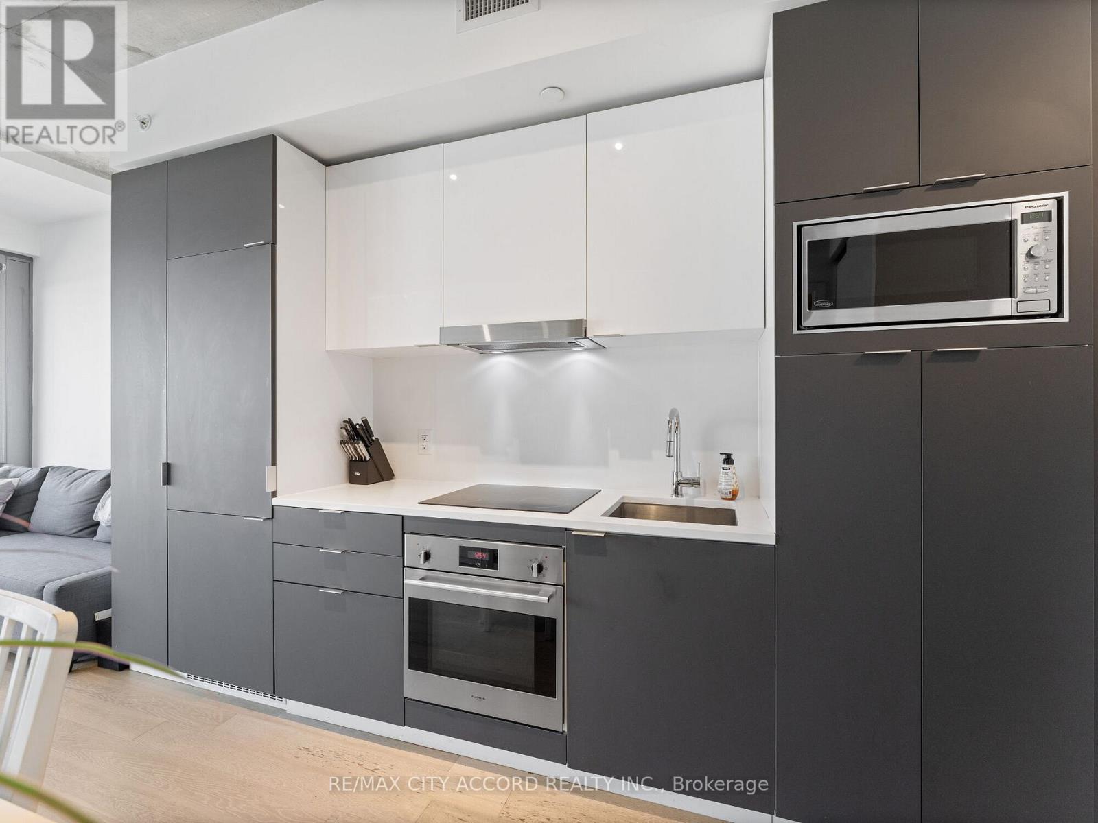 305 - 170 Bayview Avenue, Toronto, Ontario  M5A 0M4 - Photo 10 - C12970108