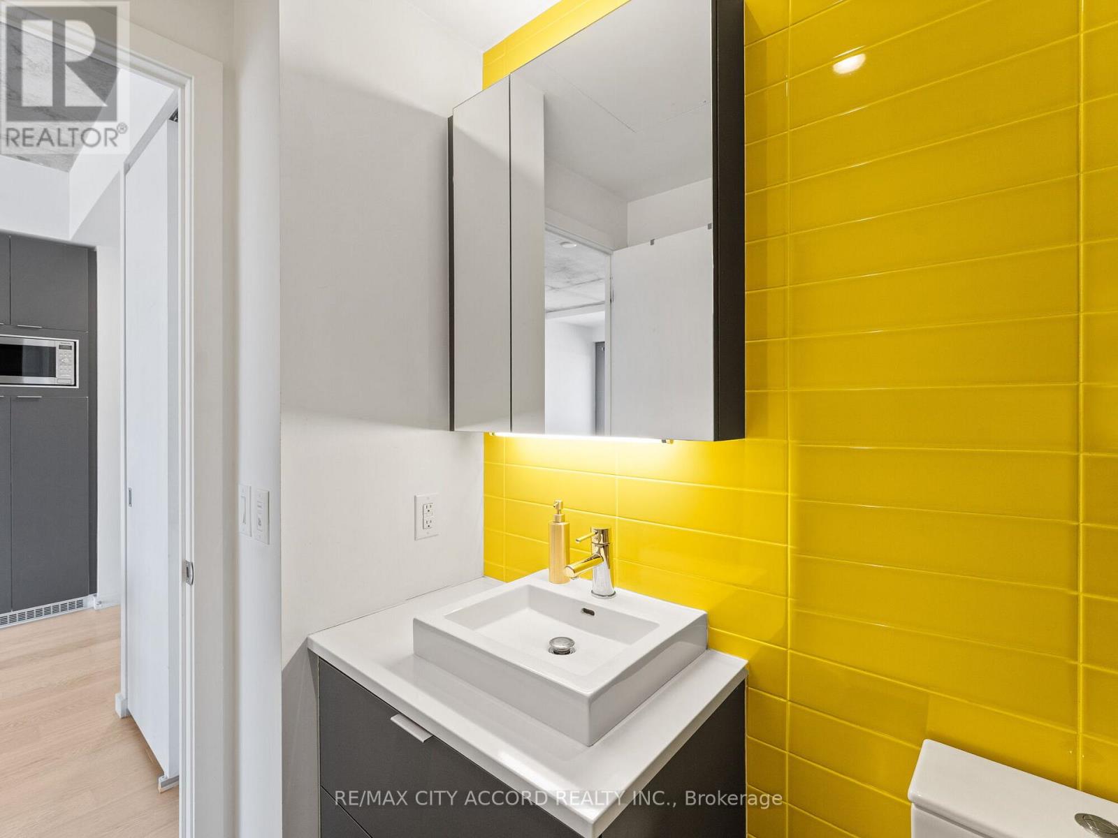 305 - 170 Bayview Avenue, Toronto, Ontario  M5A 0M4 - Photo 13 - C12970108