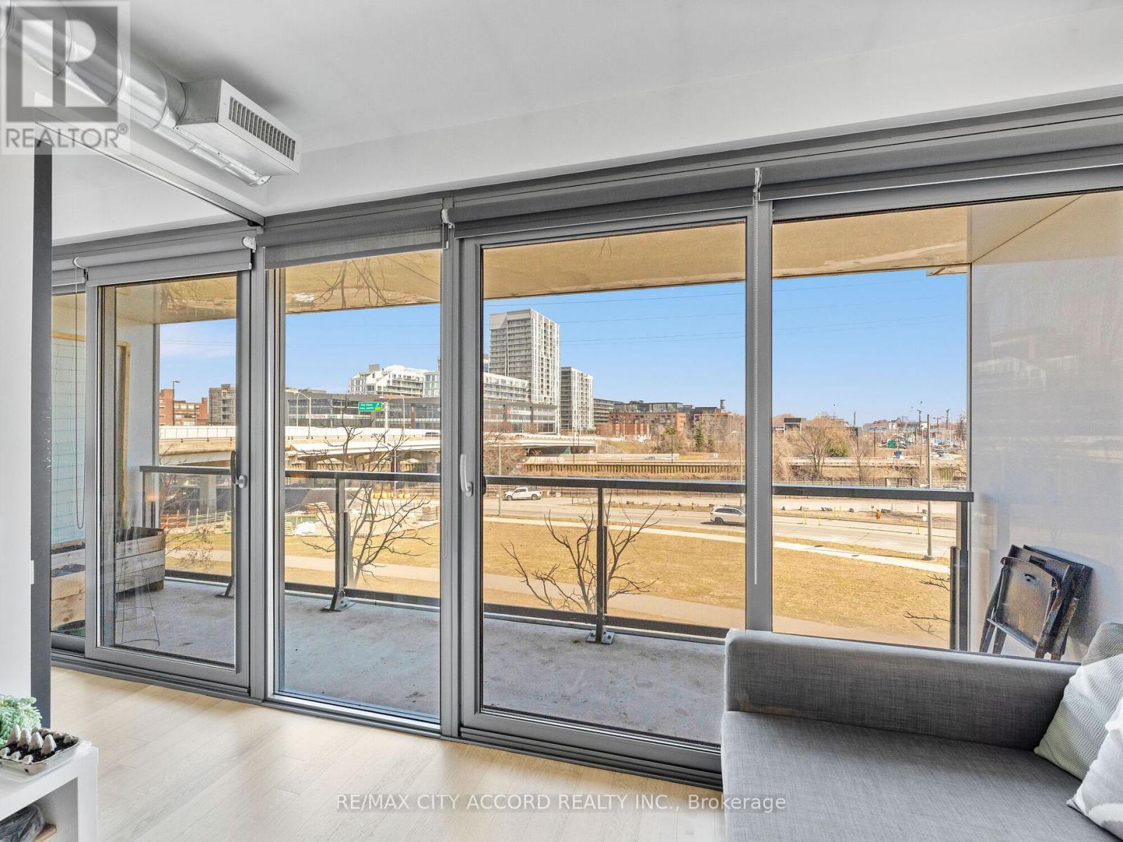 305 - 170 Bayview Avenue, Toronto, Ontario  M5A 0M4 - Photo 18 - C12970108