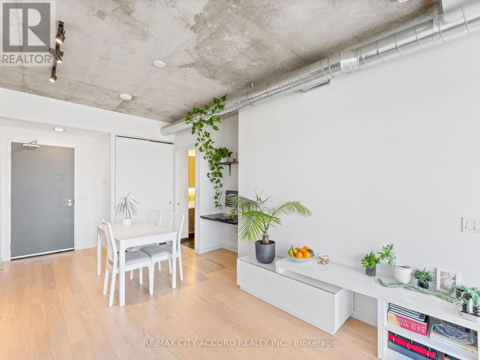 305 - 170 Bayview Avenue, Toronto, Ontario  M5A 0M4 - Photo 6 - C12970108