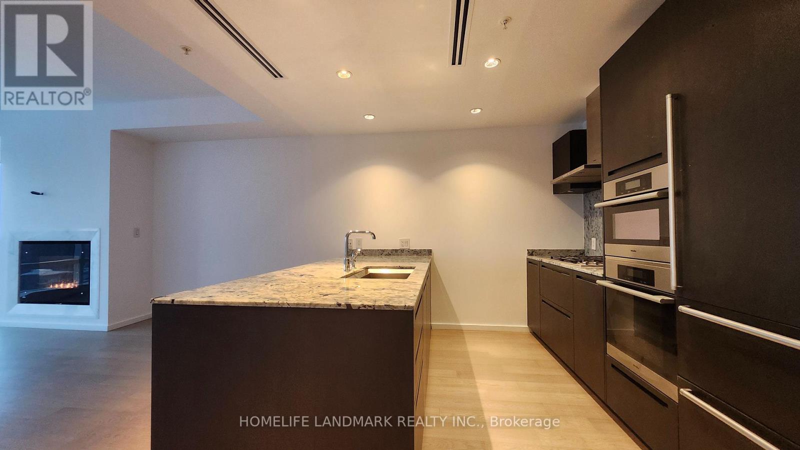 4704 - 180 University Avenue, Toronto, Ontario  M5H 0A2 - Photo 13 - C12970136