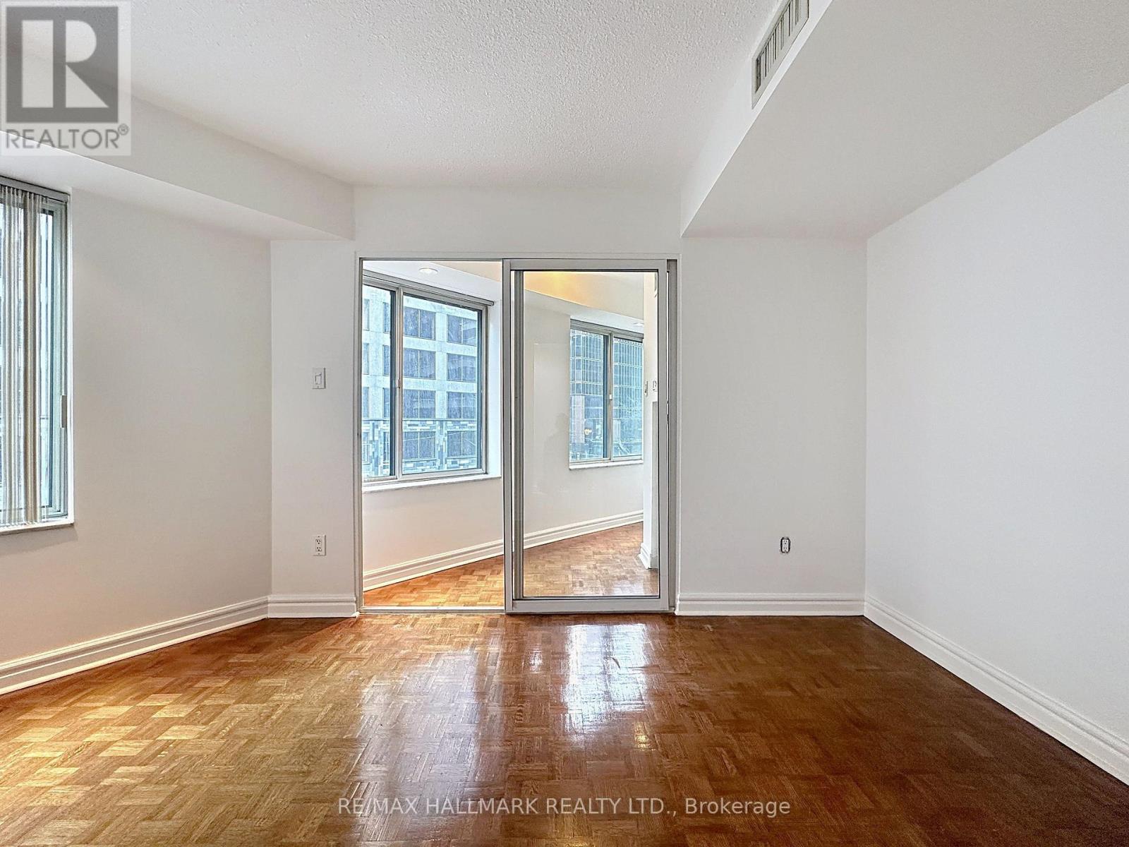 302 - 33 University Avenue, Toronto, Ontario  M5J 2S7 - Photo 33 - C12970148