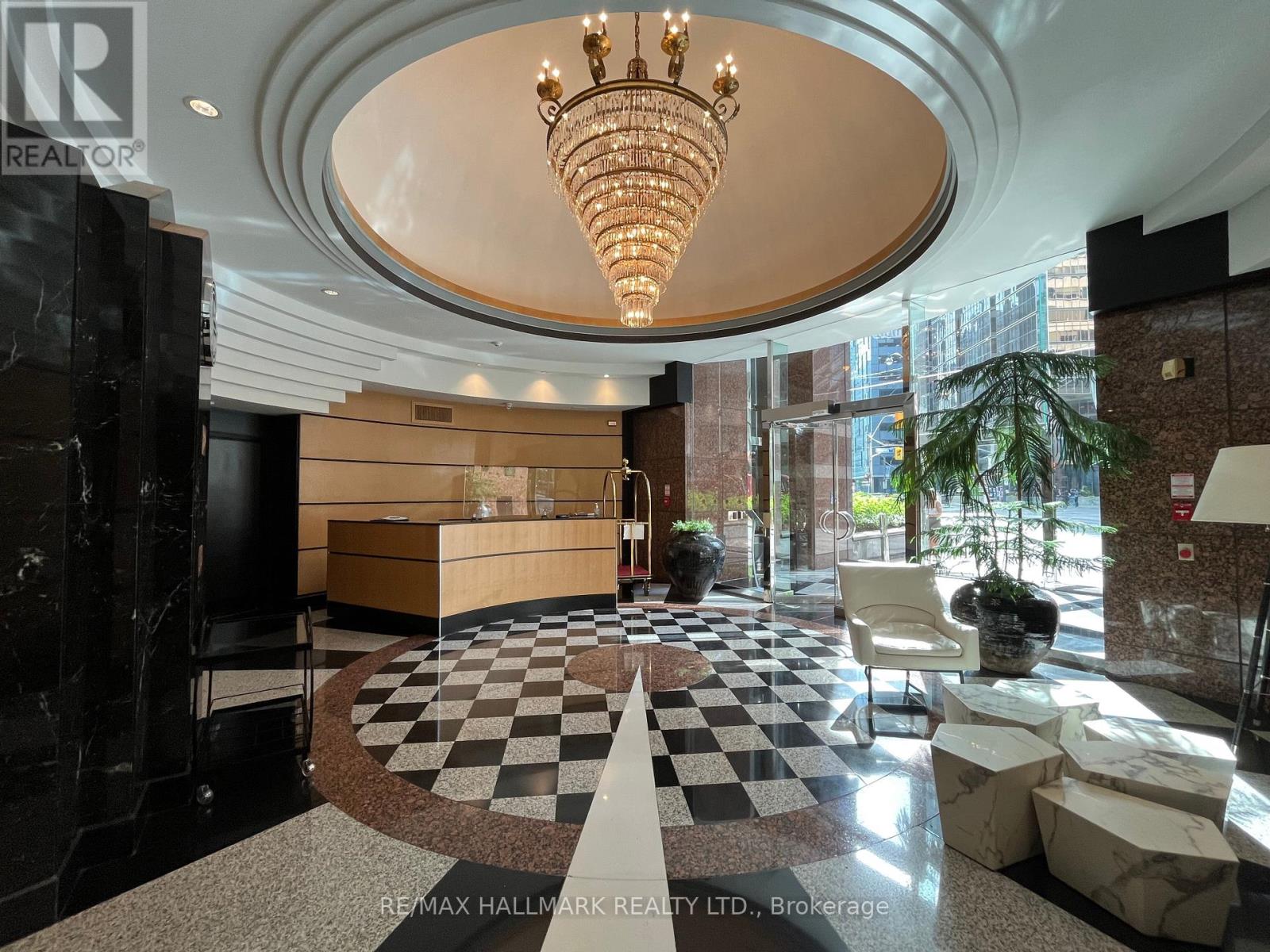 302 - 33 University Avenue, Toronto, Ontario  M5J 2S7 - Photo 4 - C12970148