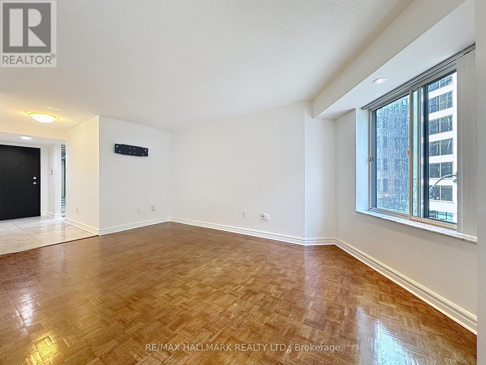 302 - 33 University Avenue, Toronto, Ontario  M5J 2S7 - Photo 9 - C12970148