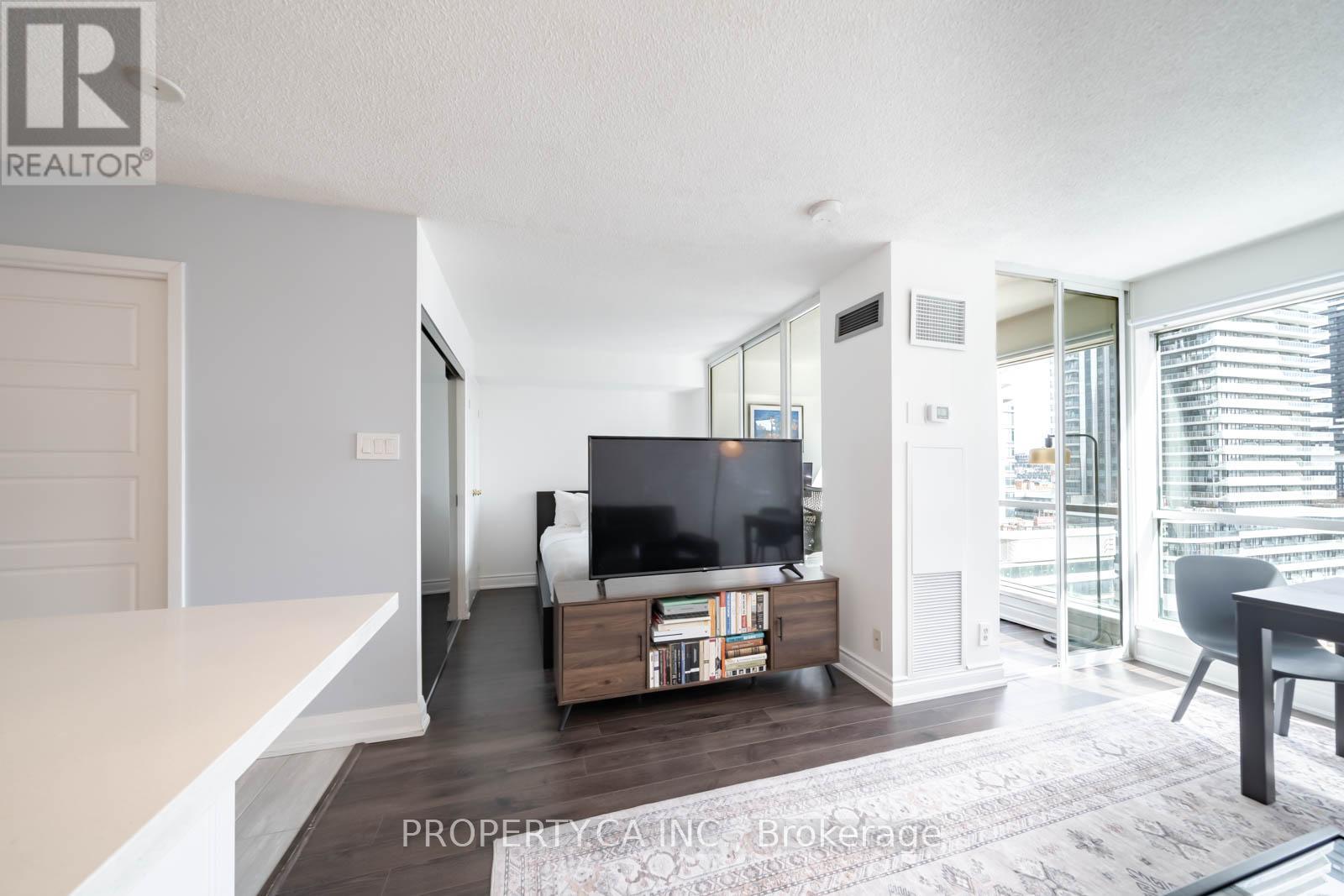 1209 - 10 Yonge Street, Toronto, Ontario  M5E 1R4 - Photo 17 - C12970160