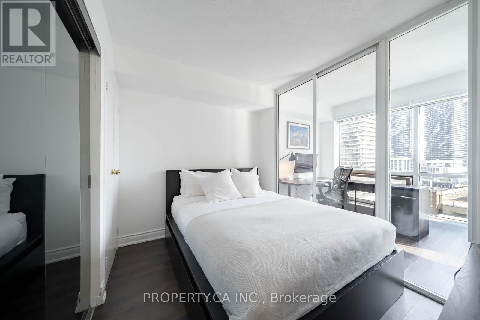 1209 - 10 Yonge Street, Toronto, Ontario  M5E 1R4 - Photo 18 - C12970160