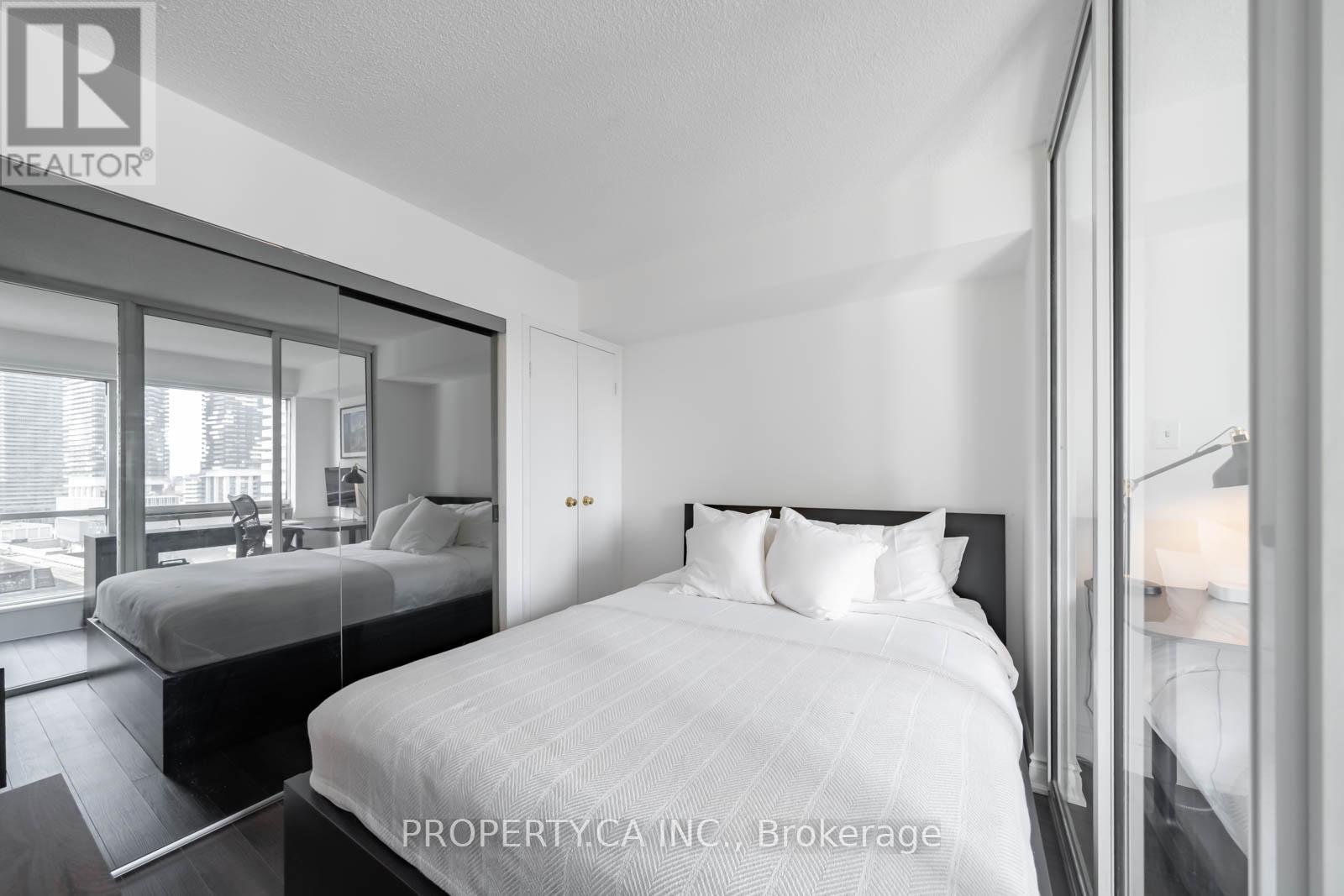1209 - 10 Yonge Street, Toronto, Ontario  M5E 1R4 - Photo 19 - C12970160