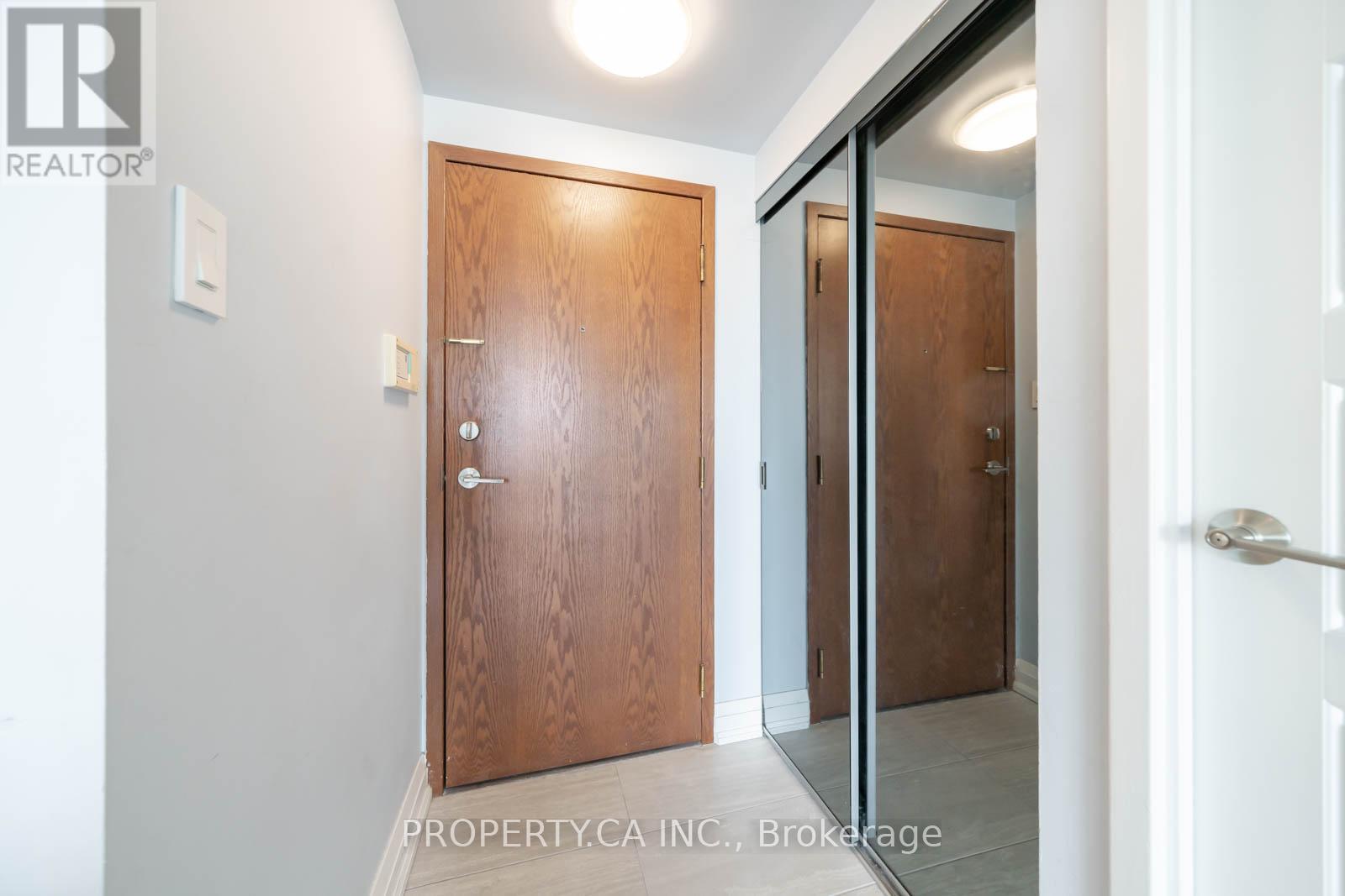 1209 - 10 Yonge Street, Toronto, Ontario  M5E 1R4 - Photo 3 - C12970160