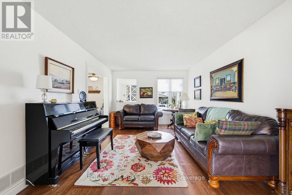 706 Levac Drive, Ottawa, Ontario  K4A 2R1 - Photo 4 - X12970114