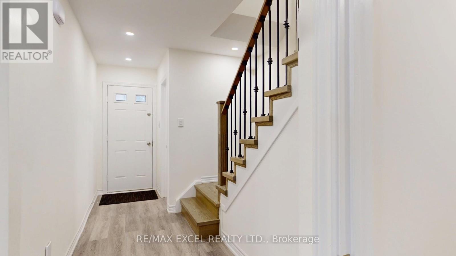 55 Plumbrook Crescent, Toronto (Agincourt South-Malvern West), Ontario  M1S 3Z9 - Photo 2 - E12970164