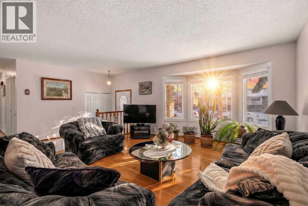 5004 Rundleview Road Ne, Calgary, Alberta  T1Y 1J4 - Photo 13 - A2288736